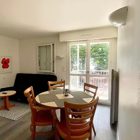 - Benoit Bed and Breakfast 3*