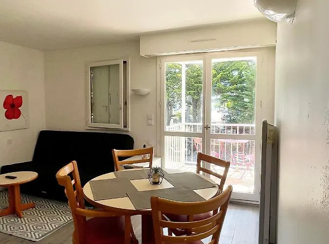 - Benoit Bed and Breakfast 3*